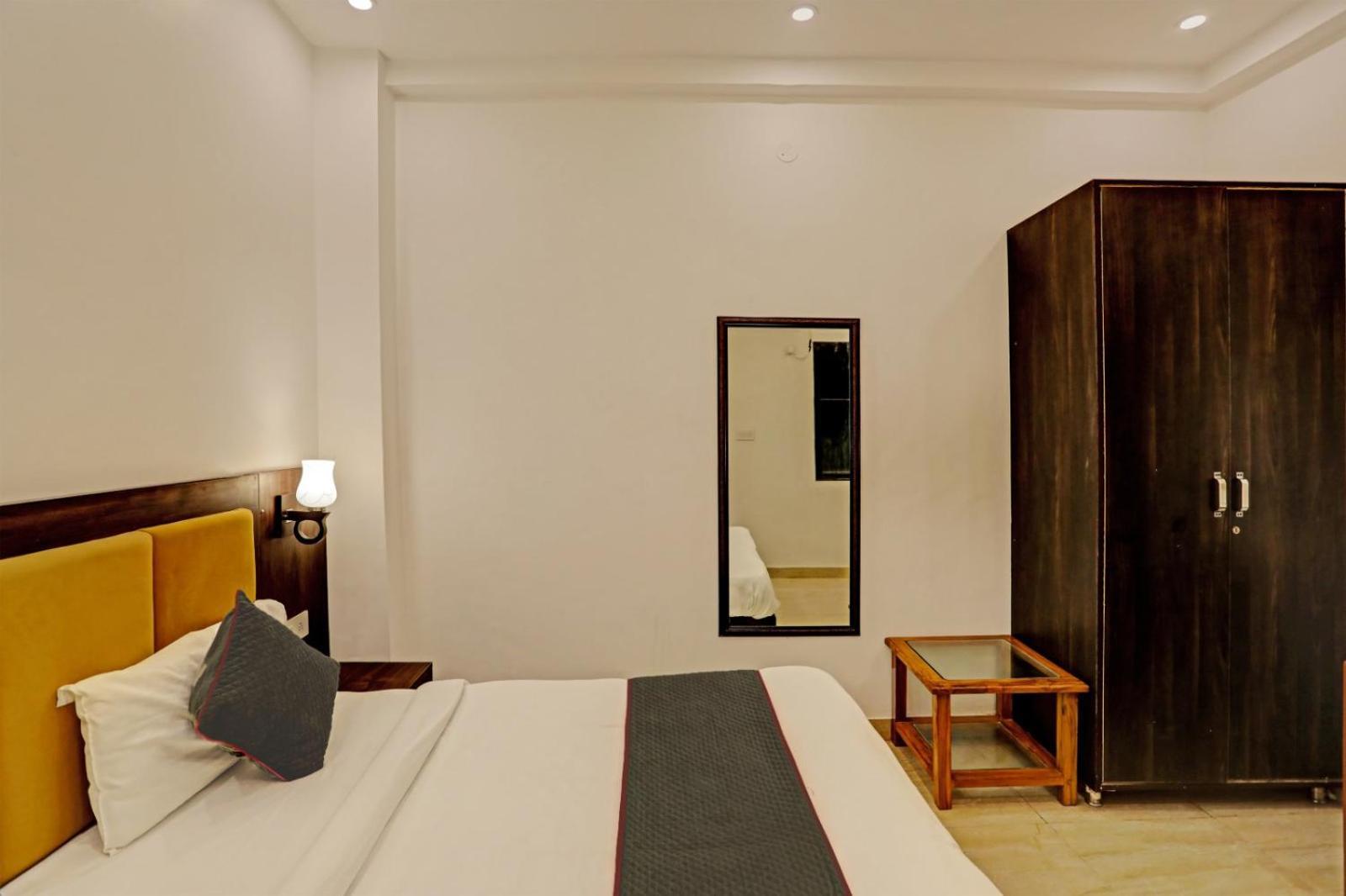 Hotel Golden Prime King New Delhi Eksteriør billede